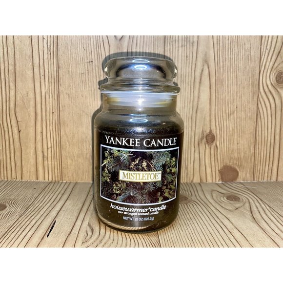 Yankee Candle Other Yankee Candle Mistletoe Housewarmer 22oz Candle